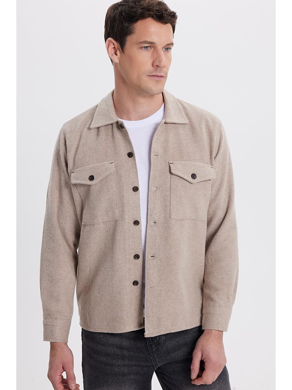 Bej Erkek Regular Fit Rahat Kesim Çift Cep  Kapaklı Çıtçıtlı Vizon Gömlek-4