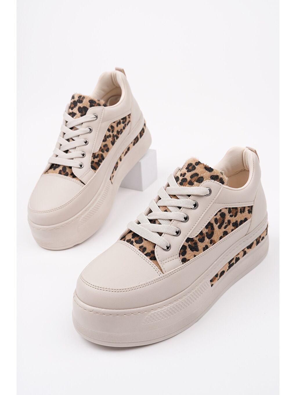 Bej ZARİNA Kadın Kalın Taban Leopar Desenli Bağcıklı Günlük Sneaker Spor Ayakkabı-2