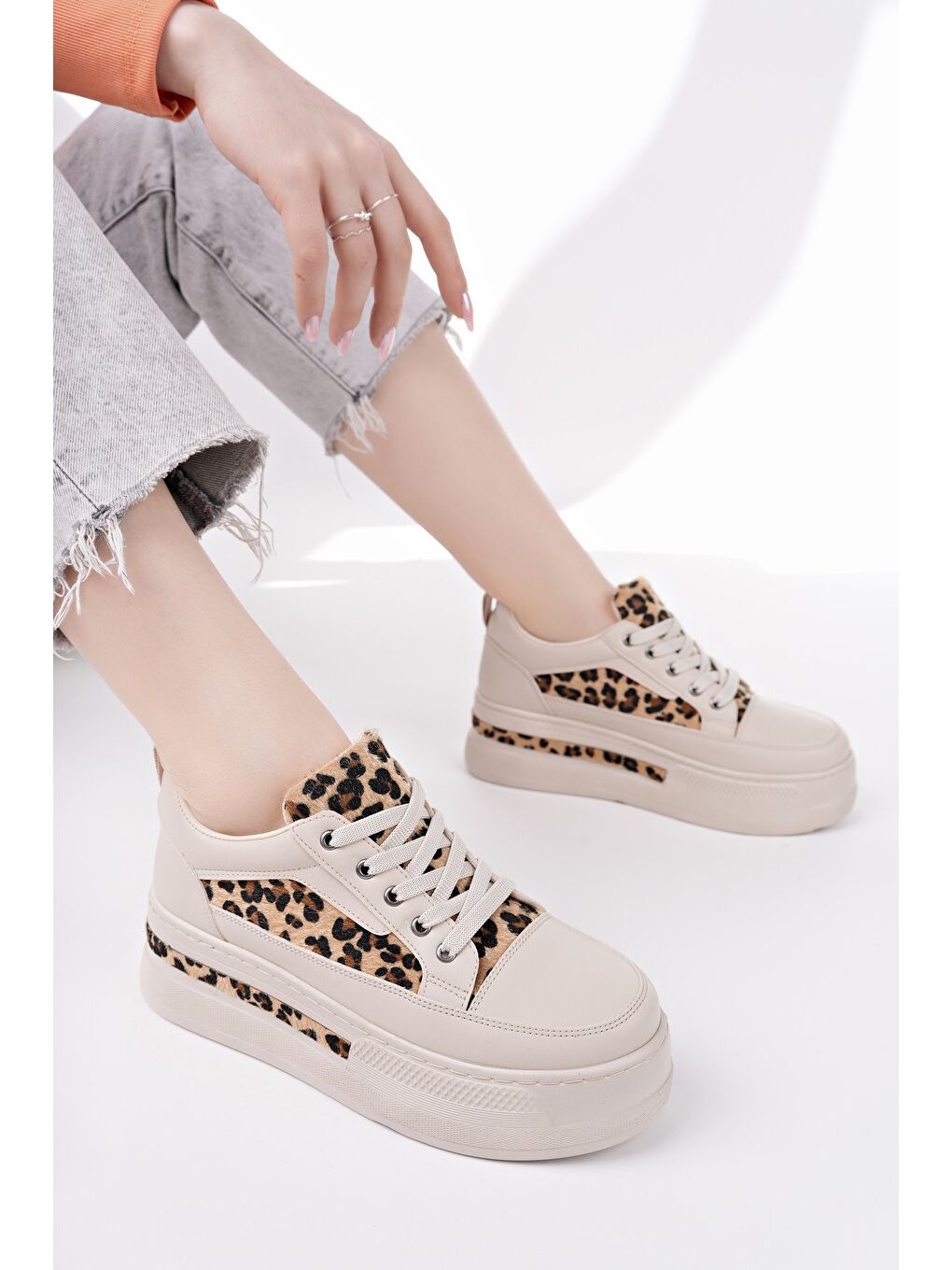 Bej ZARİNA Kadın Kalın Taban Leopar Desenli Bağcıklı Günlük Sneaker Spor Ayakkabı-4