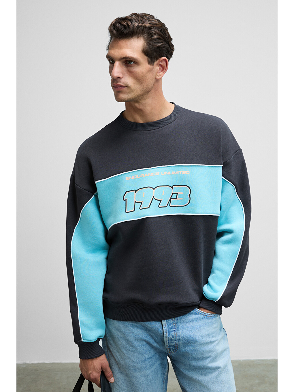 Monty Erkek Yuvarlak Yaka Baskılı Omuzları Yeşil Renkte Relaxed Fit Antrasit Sweatshirt-1