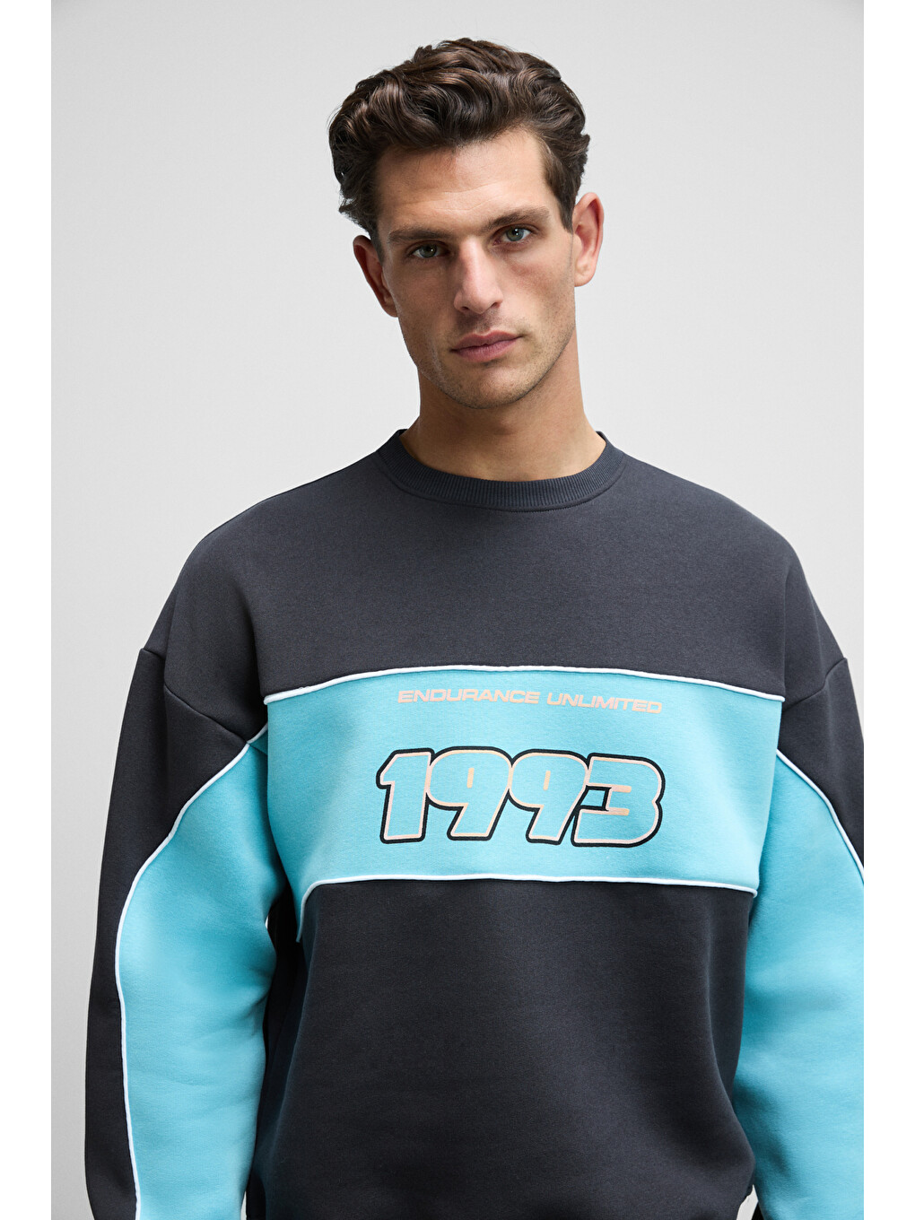 Monty Erkek Yuvarlak Yaka Baskılı Omuzları Yeşil Renkte Relaxed Fit Antrasit Sweatshirt-2
