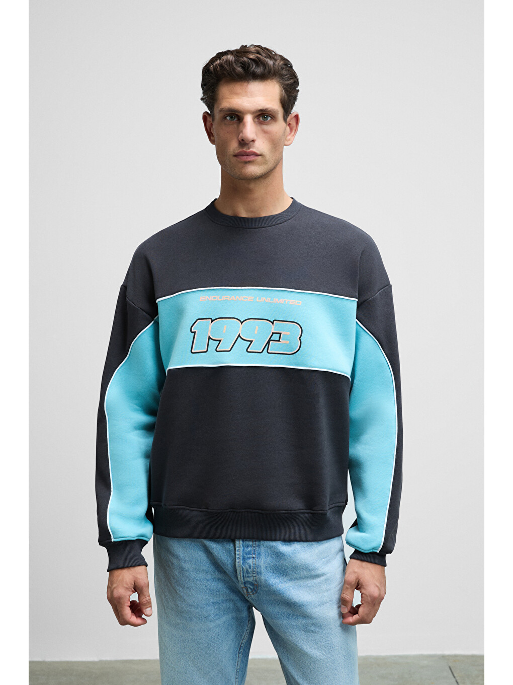 Monty Erkek Yuvarlak Yaka Baskılı Omuzları Yeşil Renkte Relaxed Fit Antrasit Sweatshirt-3