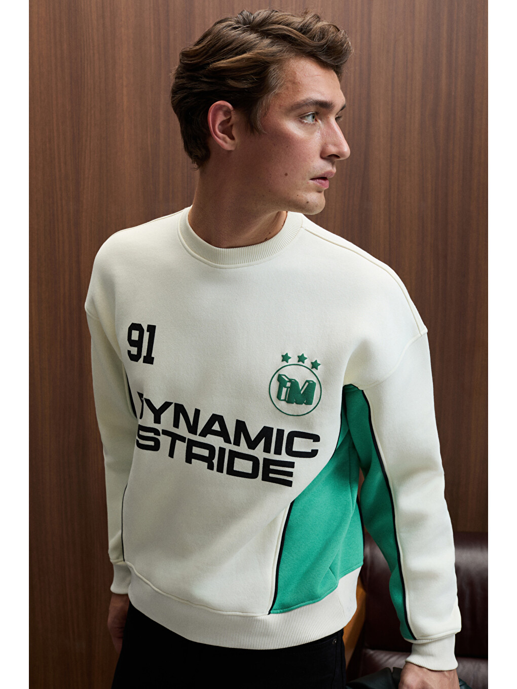 Monty Erkek Yuvarlak Yaka Baskılı Omuzları Yeşil Renkte Relaxed Fit Ekru Sweatshirt-1