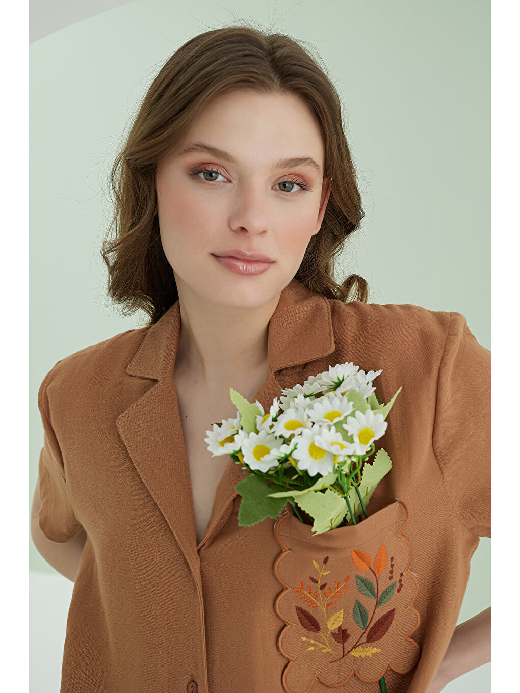 Kahverengi Nakışlı Müslin Önden Düğmeli Pijama Takım-3