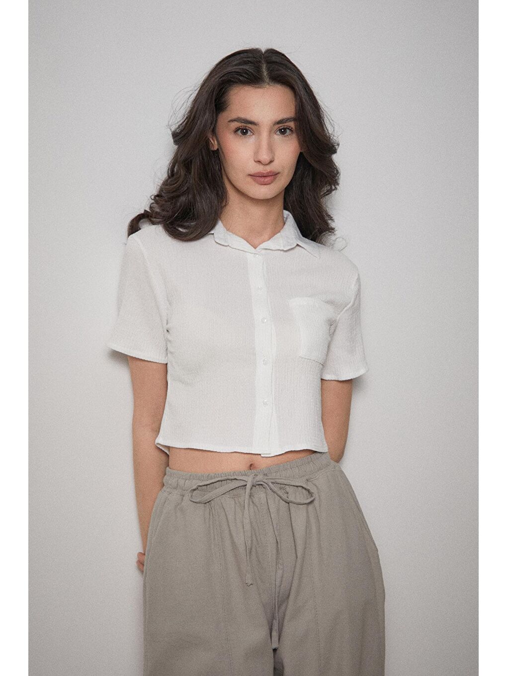 Ekru Bürümcük Kumaş Crop Cepli Gömlek