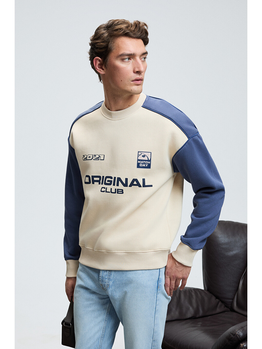 Monty Erkek Yuvarlak Yaka Baskılı Omuzları Yeşil Renkte Relaxed Fit Bej Sweatshirt-1