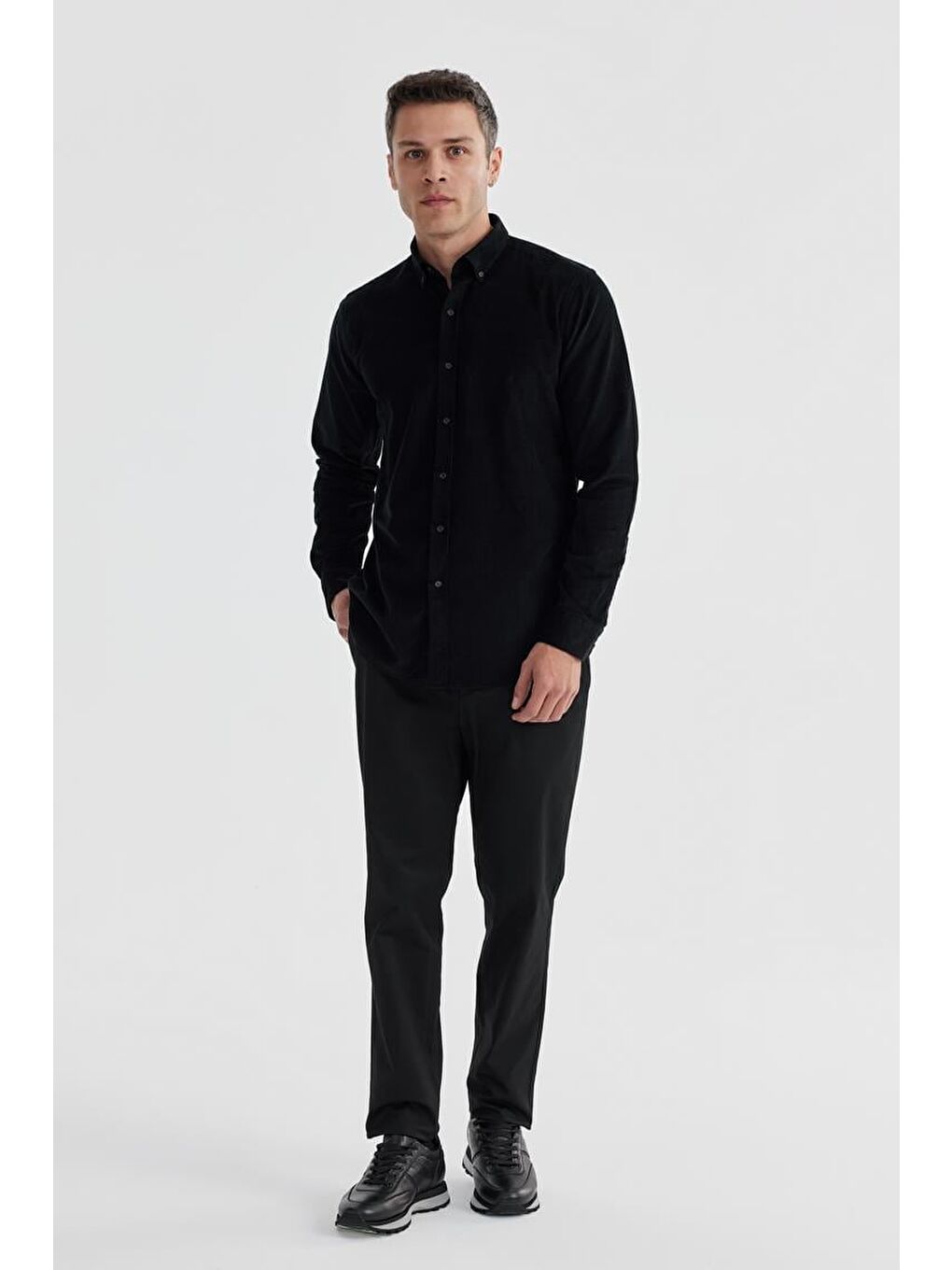 Siyah Comfort Fit Düğmeli Yaka %100 Pamuklu Kadife Gömlek