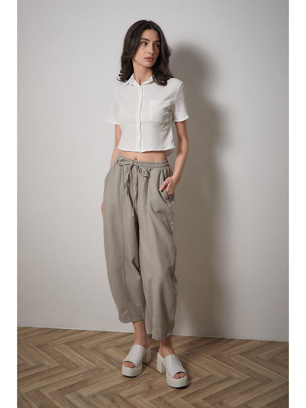 Ekru Bürümcük Kumaş Crop Cepli Gömlek-1