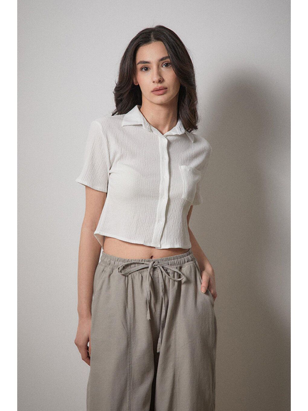 Ekru Bürümcük Kumaş Crop Cepli Gömlek-2