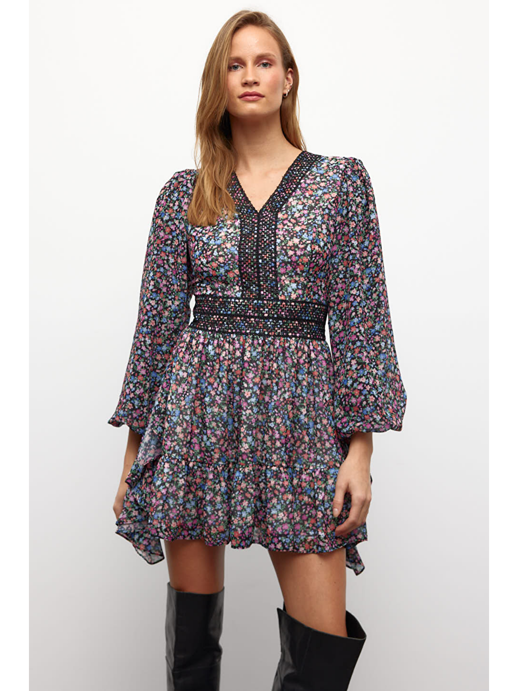 Pembe Muni Muni Baskılı V Yaka Dantel Detaylı Astarlı Elbise-Çiçek Desenli-1