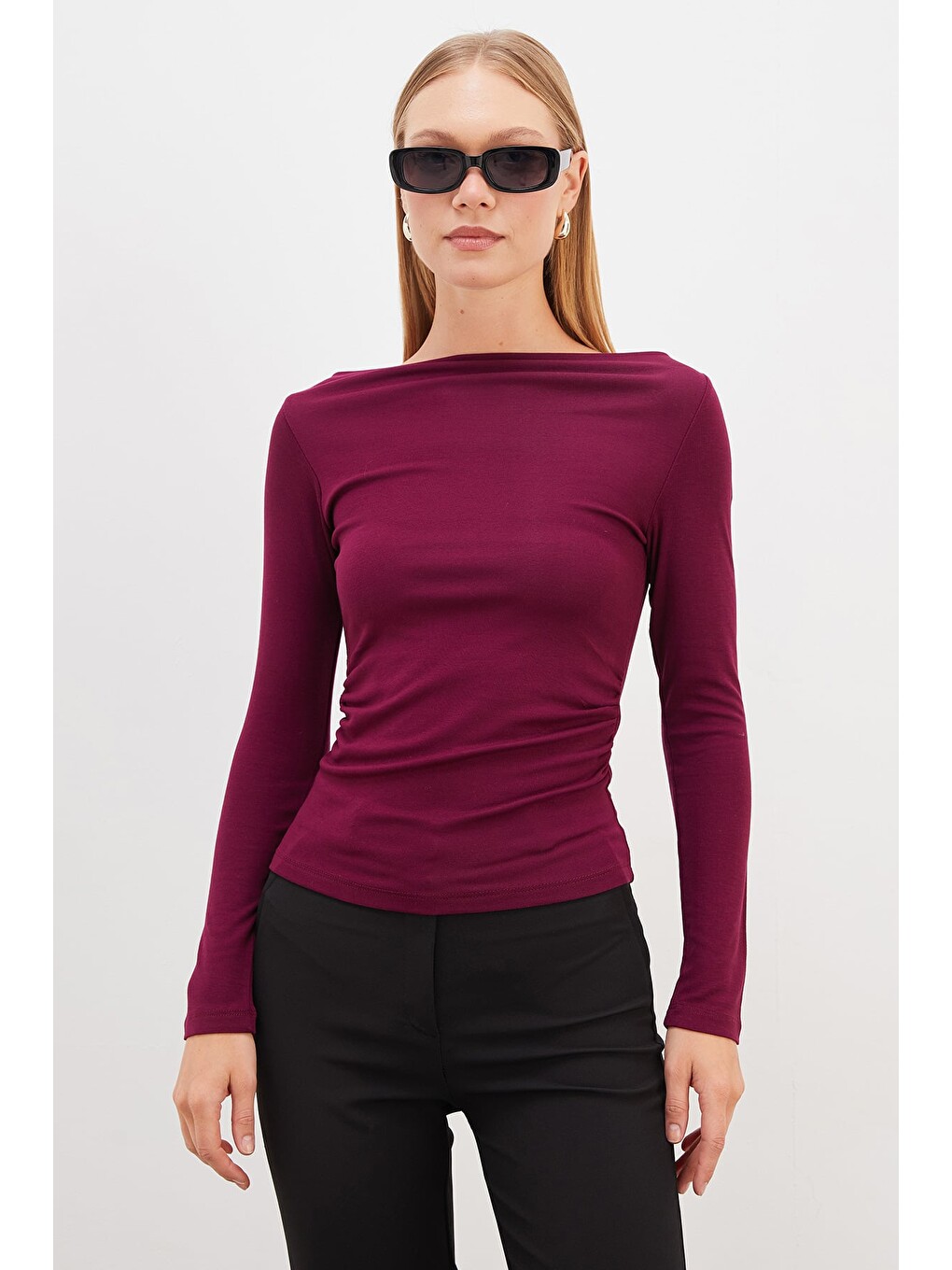 Mürdüm Yanları Drapeli Kayık Yaka Slim Fit Bluz