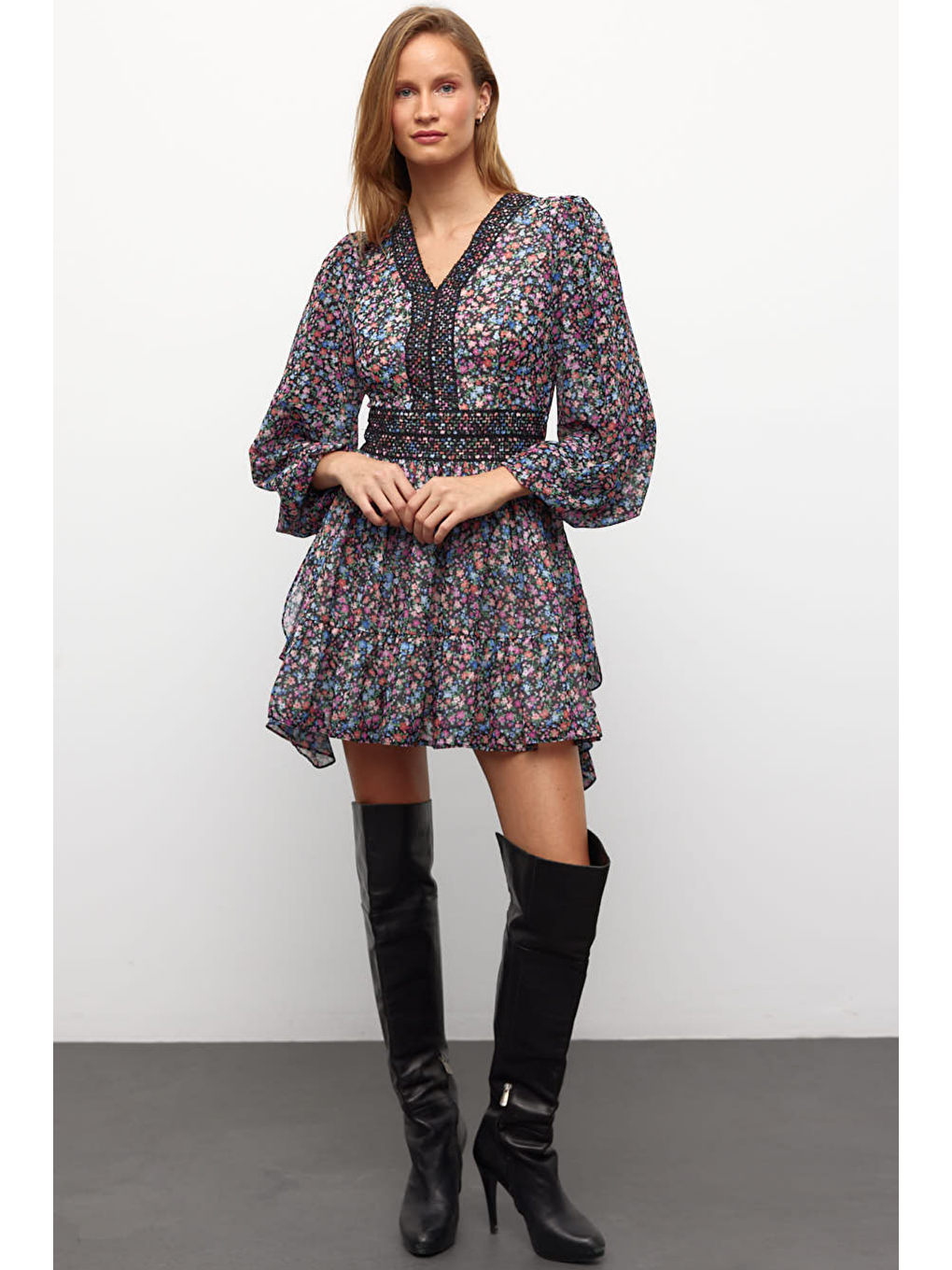 Pembe Muni Muni Baskılı V Yaka Dantel Detaylı Astarlı Elbise-Çiçek Desenli-3