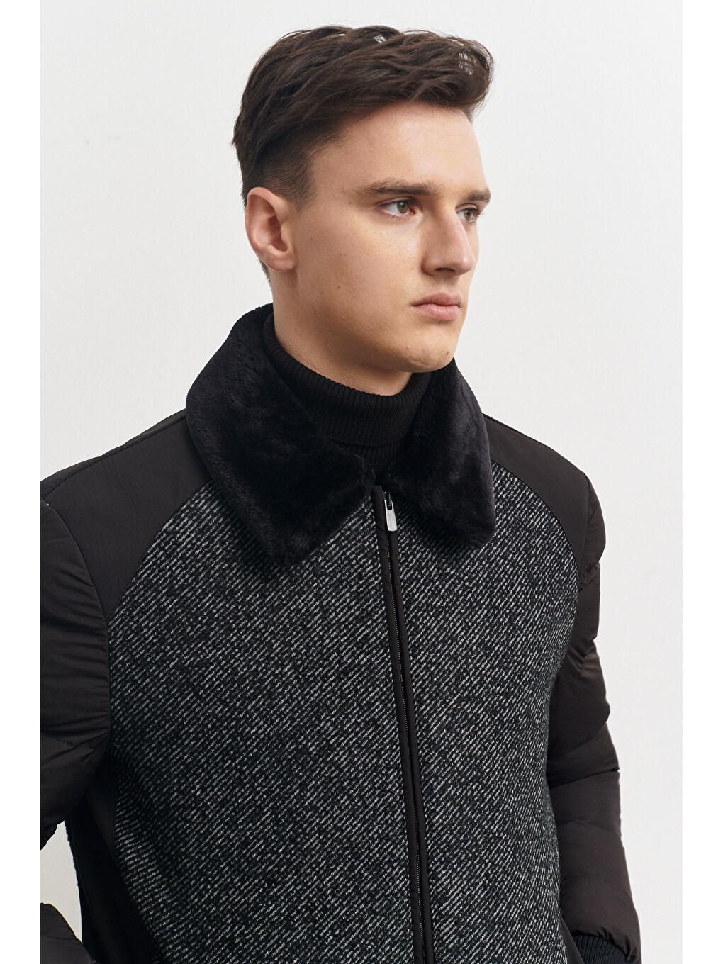 Erkek Siyah Standart Fit Normal Kesim Kürklü Dik Yaka Mont-2