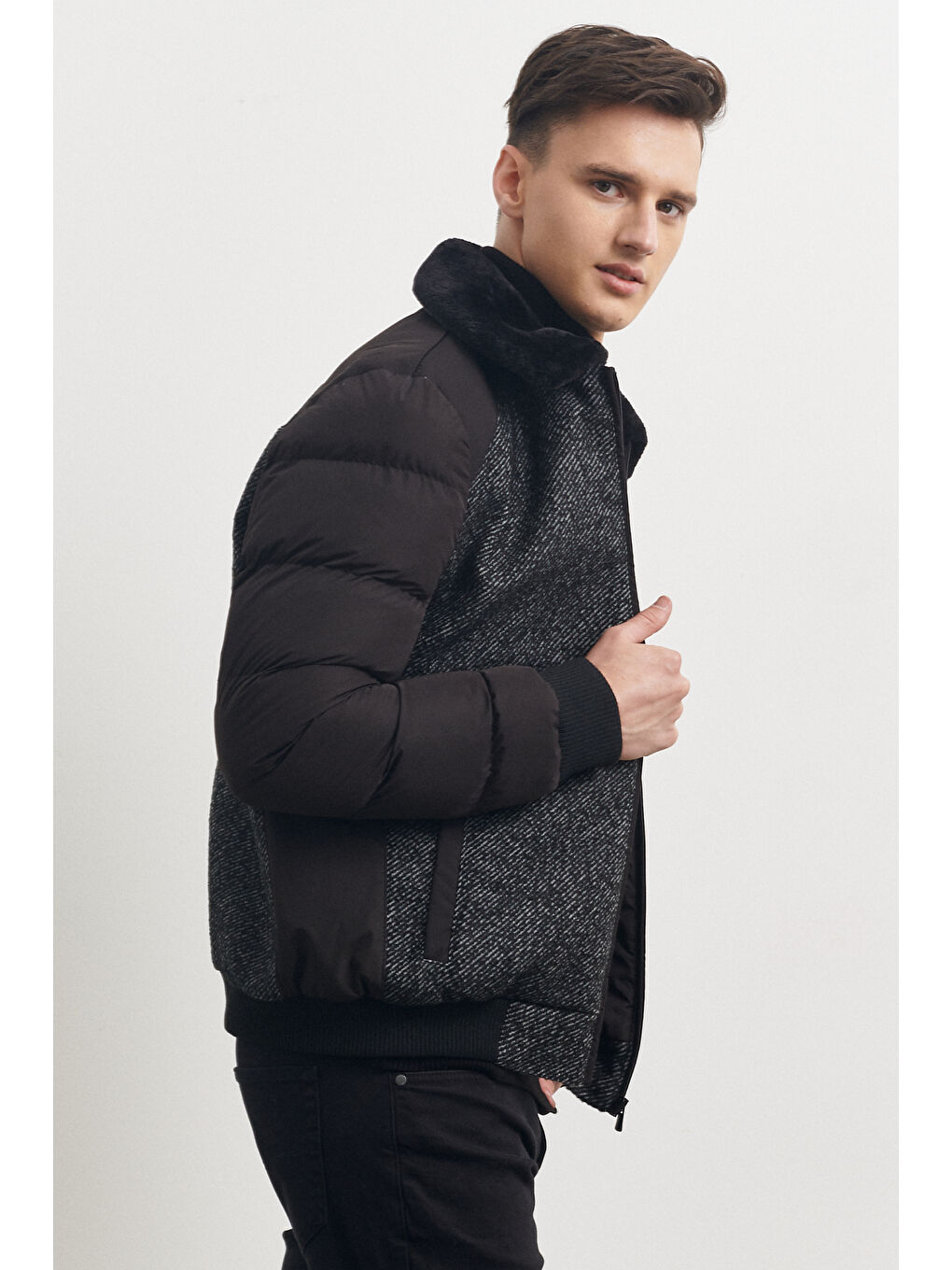 Erkek Siyah Standart Fit Normal Kesim Kürklü Dik Yaka Mont-6