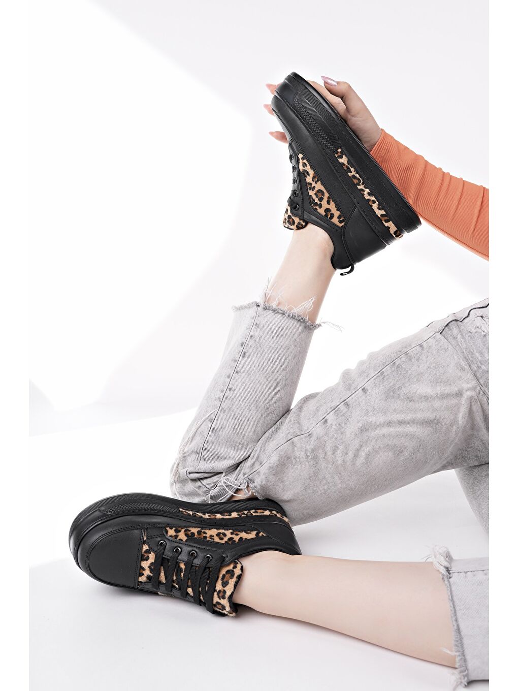Siyah ZARİNA Kadın Kalın Taban Leopar Desenli Bağcıklı Günlük Sneaker Spor Ayakkabı-5