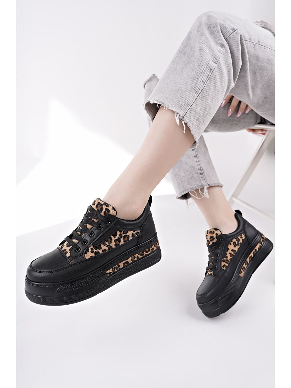 Siyah ZARİNA Kadın Kalın Taban Leopar Desenli Bağcıklı Günlük Sneaker Spor Ayakkabı-6