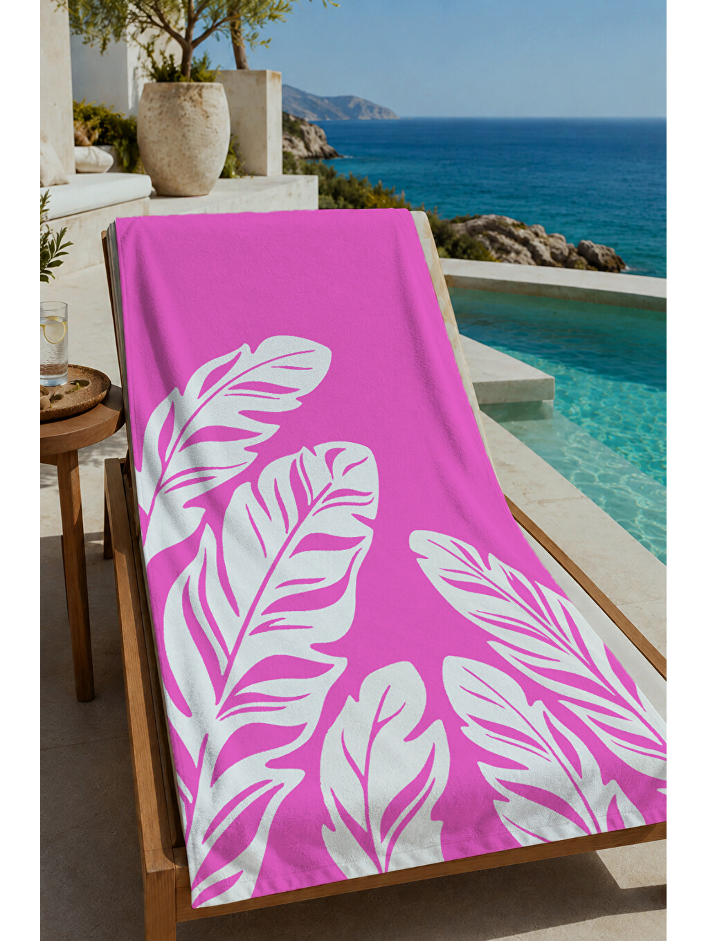 Pembe Zemin Beyaz Tropikal Yaprak Desenli 70x150 Cm Dijital Baskılı Plaj Ve Banyo Havlusu