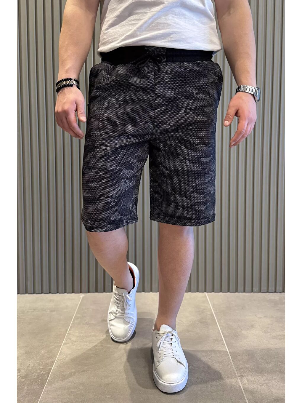 Siyah Desenli Duble Paça Erkek Şort