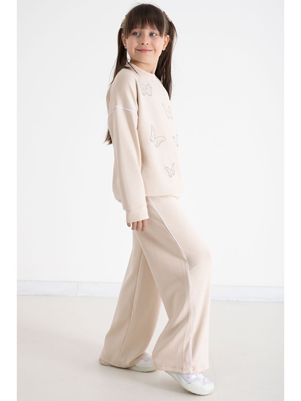 Bej Payetli Kelebek İşlemeli Geniş Paça Kız Çocuk Eşofman Takımı 22736-1