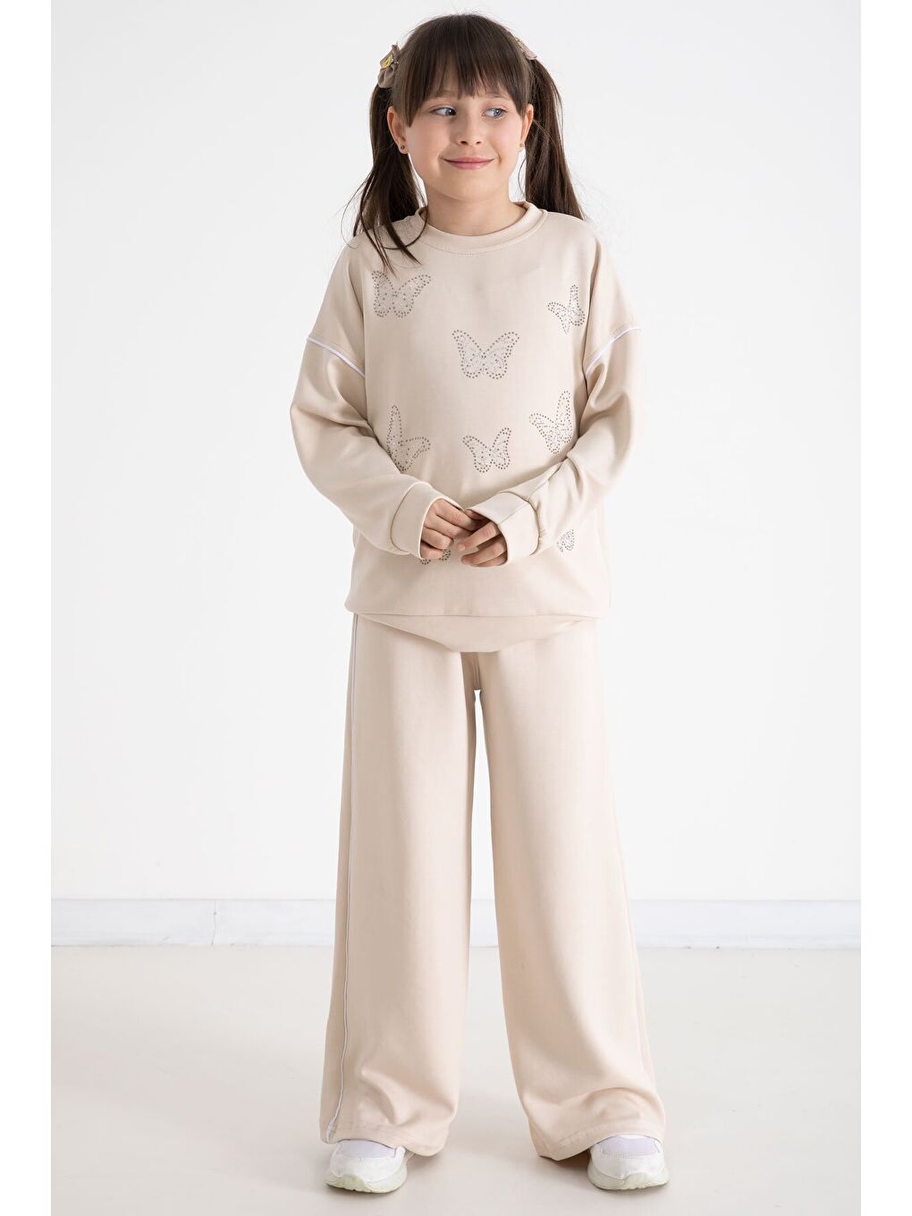 Bej Payetli Kelebek İşlemeli Geniş Paça Kız Çocuk Eşofman Takımı 22736-3