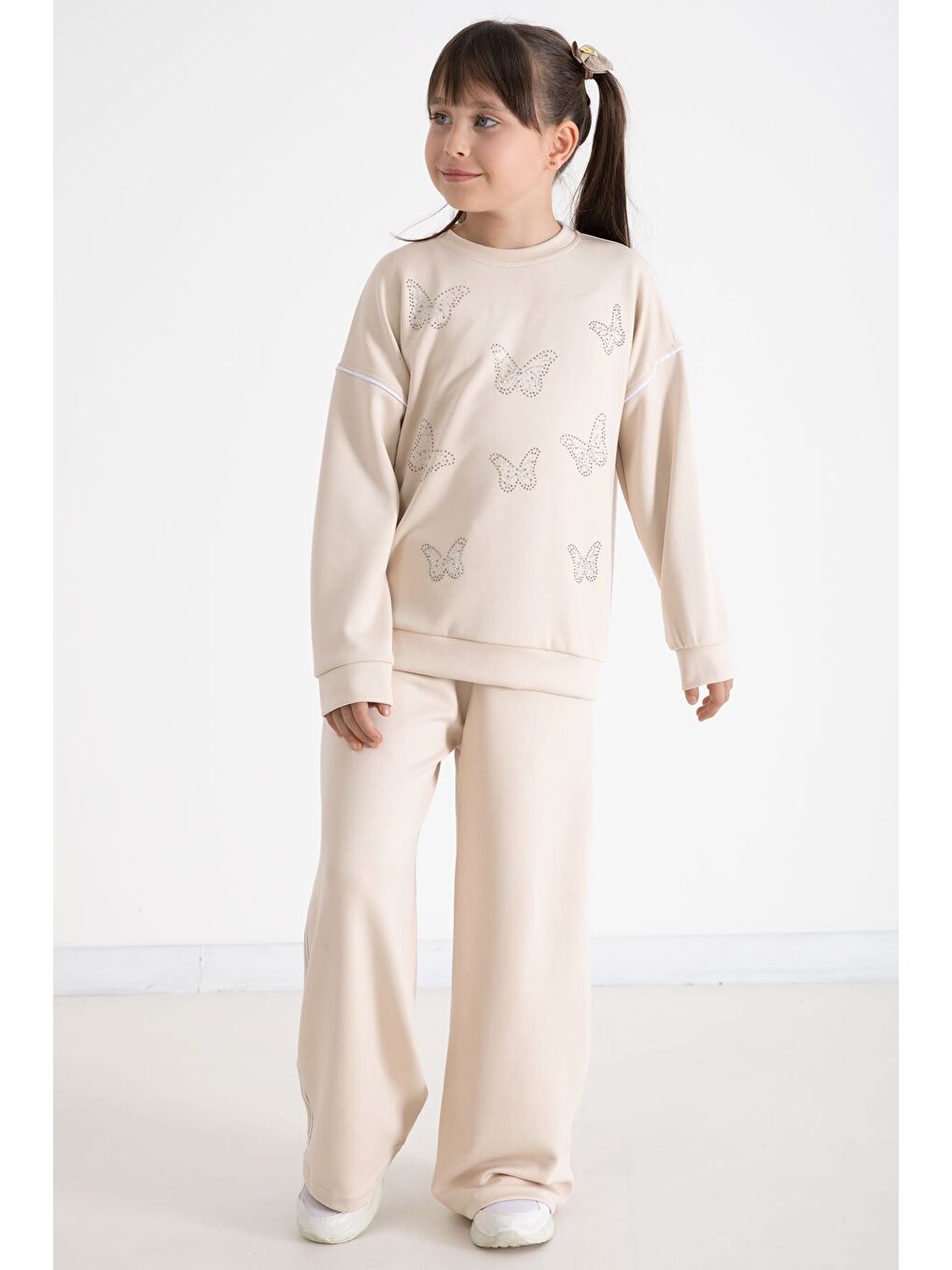 Bej Payetli Kelebek İşlemeli Geniş Paça Kız Çocuk Eşofman Takımı 22736-4