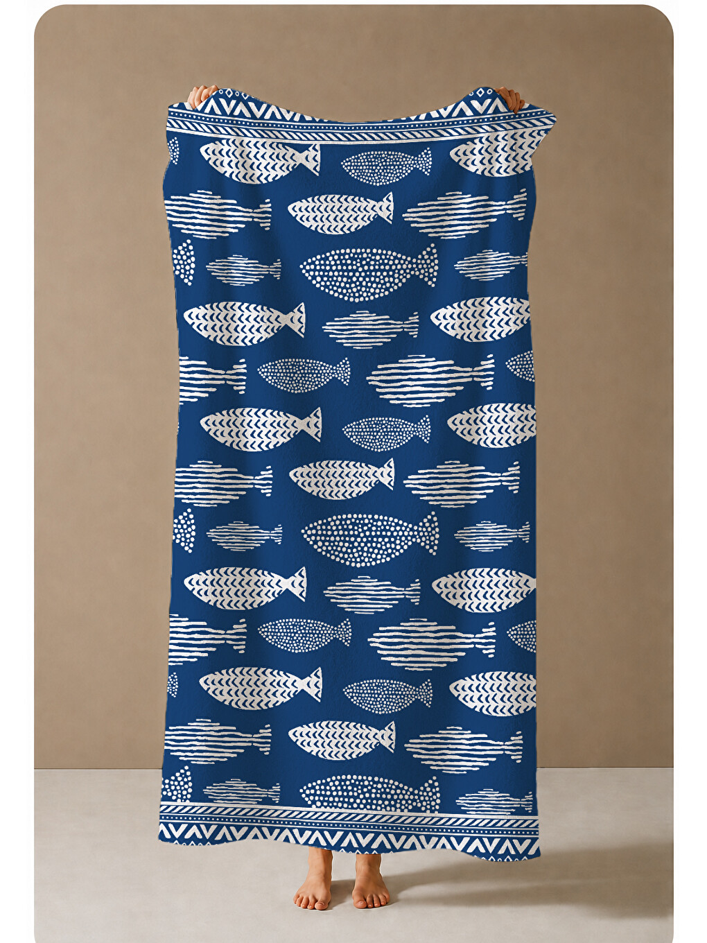 Lacivert Zemin Beyaz Balık Desenli 70x150 Cm Dijital Baskılı Plaj Ve Banyo Havlusu-3