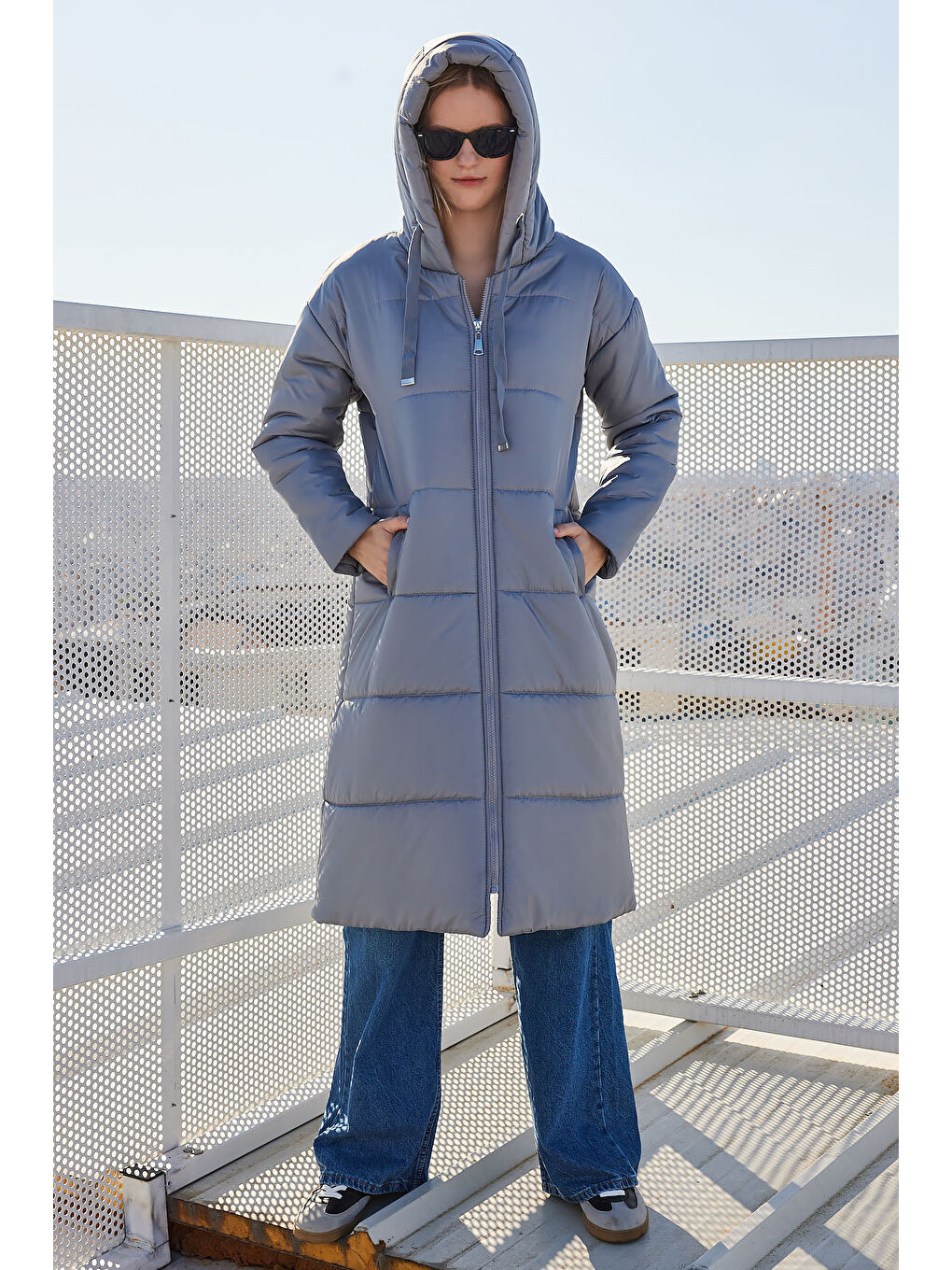 5120 Kapüşonlu Uzun Şişme Mont   Gri-3