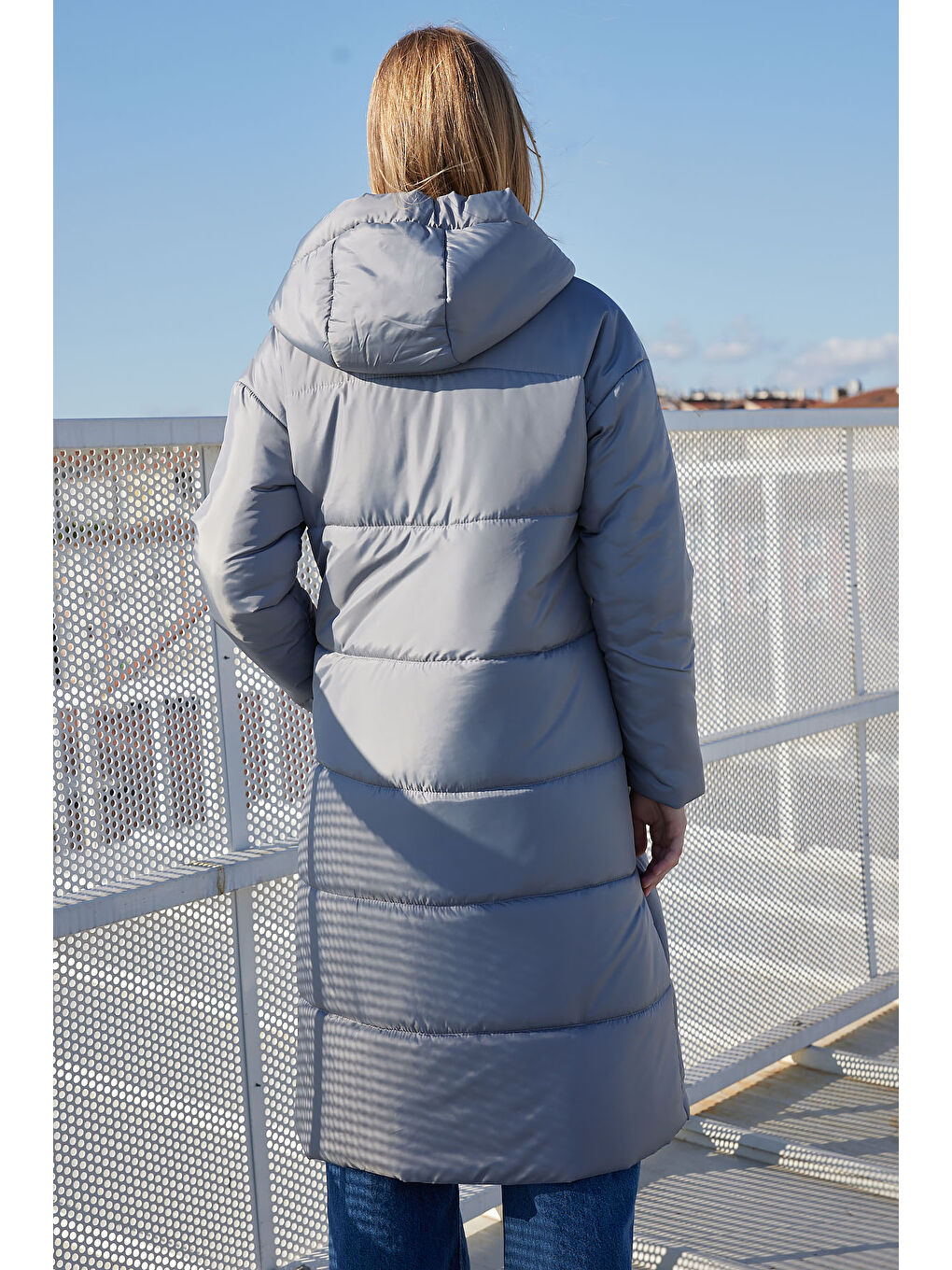 5120 Kapüşonlu Uzun Şişme Mont   Gri-5