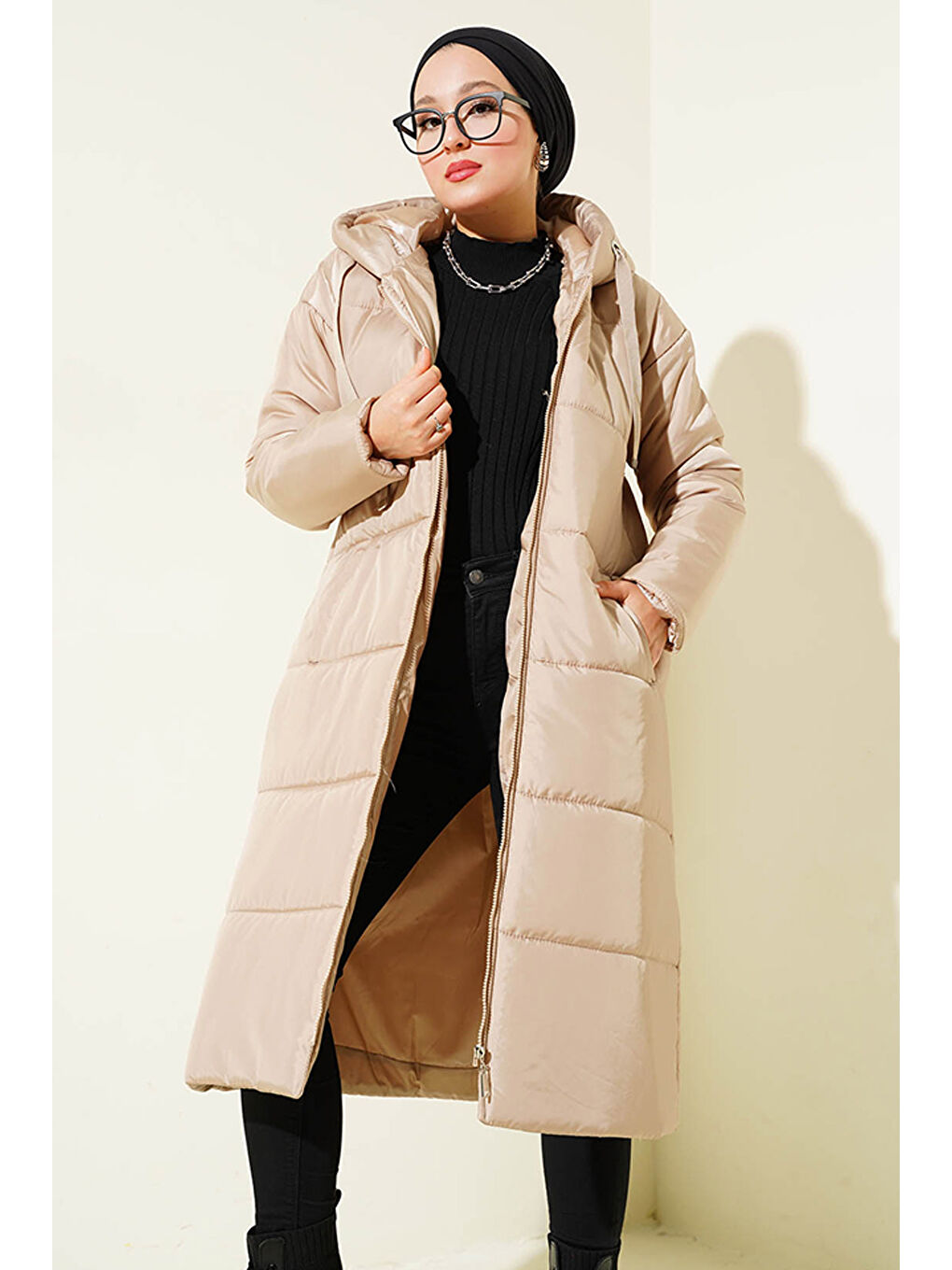 Bej T5120 Kapüşonlu Uzun Şişme Tesettür Mont   Vizon-1