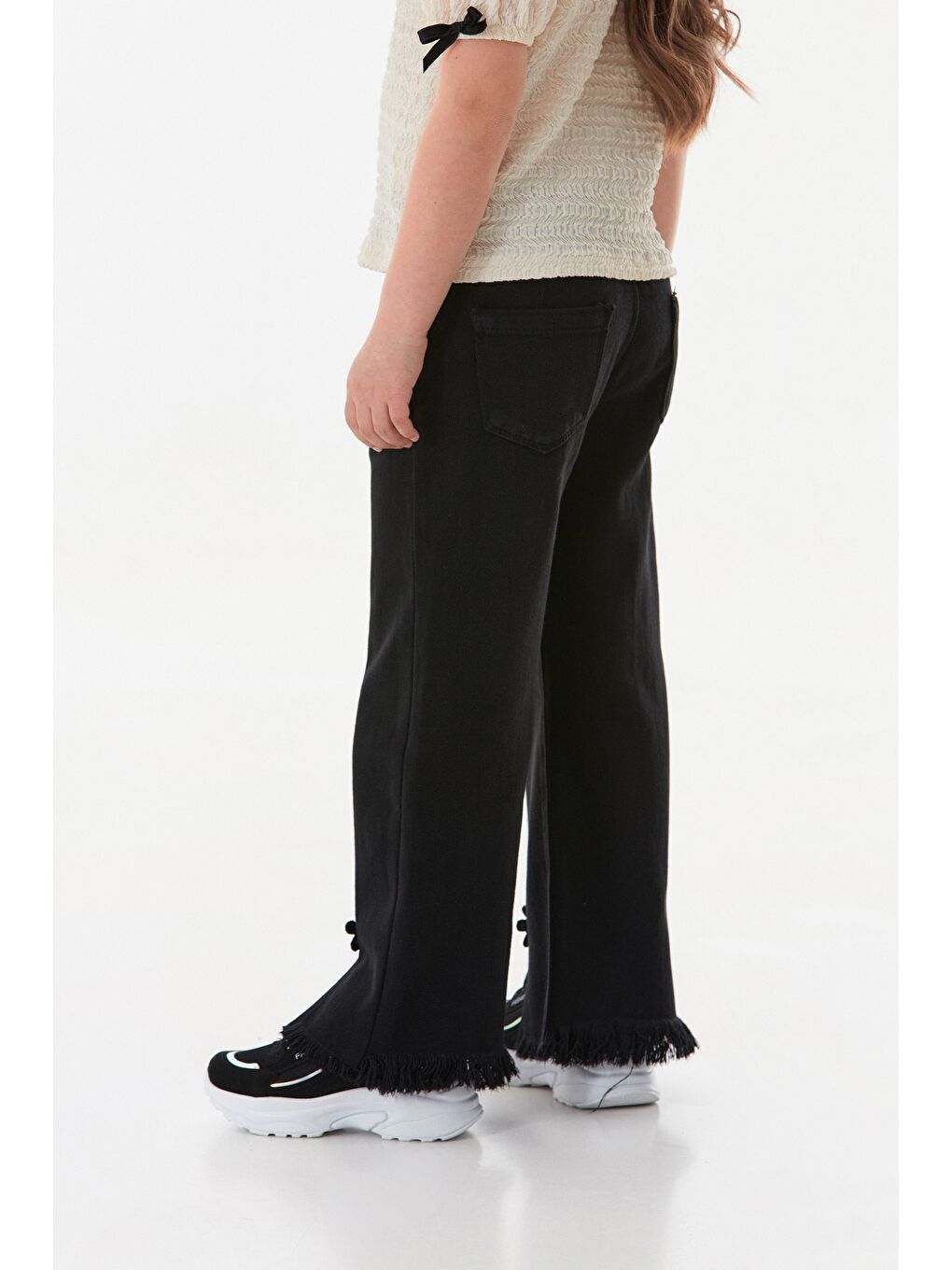 Siyah Çiçek Nakışlı Paçası Püsküllü Kız Çocuk Pantolon-4