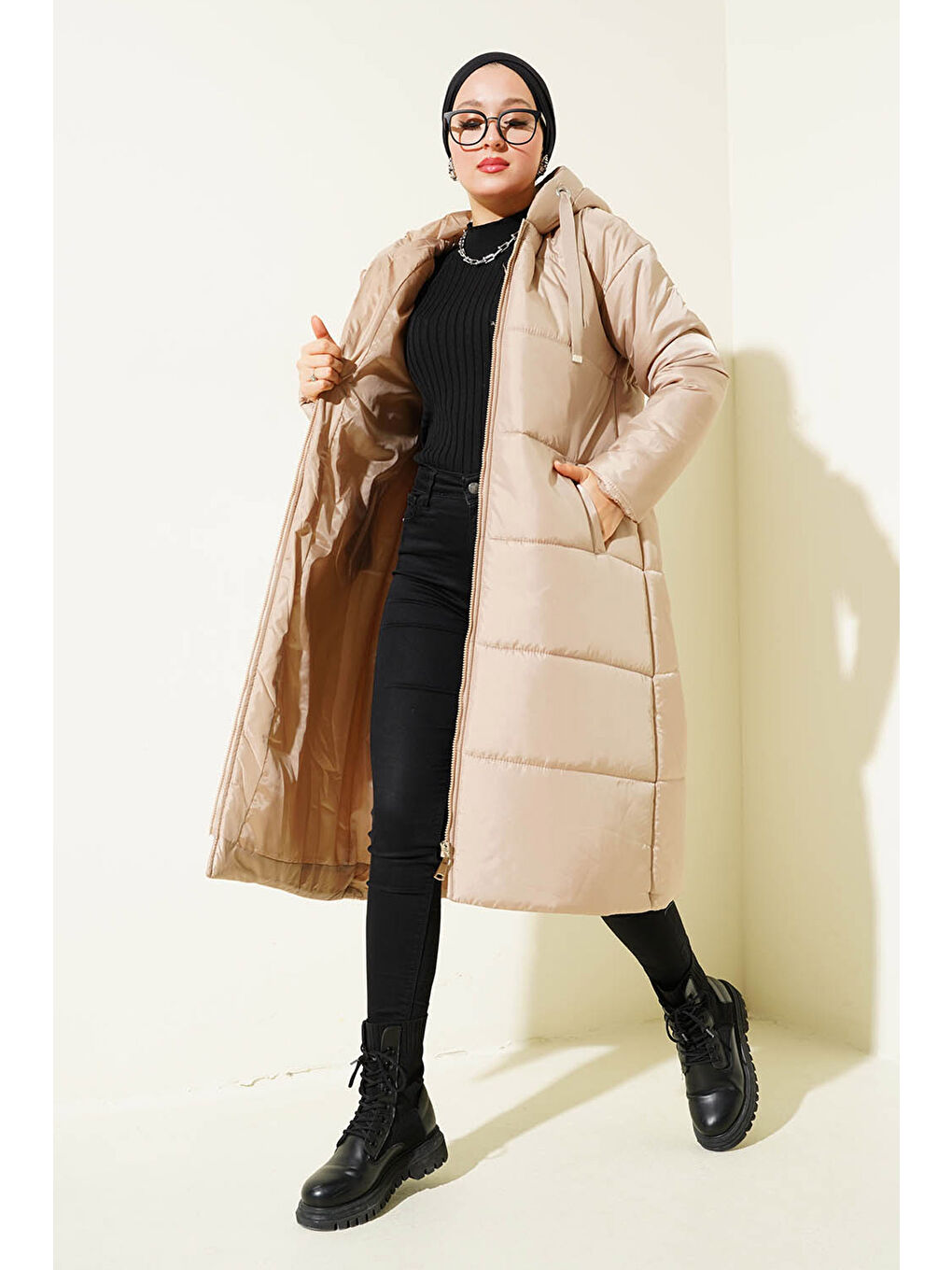 Bej T5120 Kapüşonlu Uzun Şişme Tesettür Mont   Vizon-7