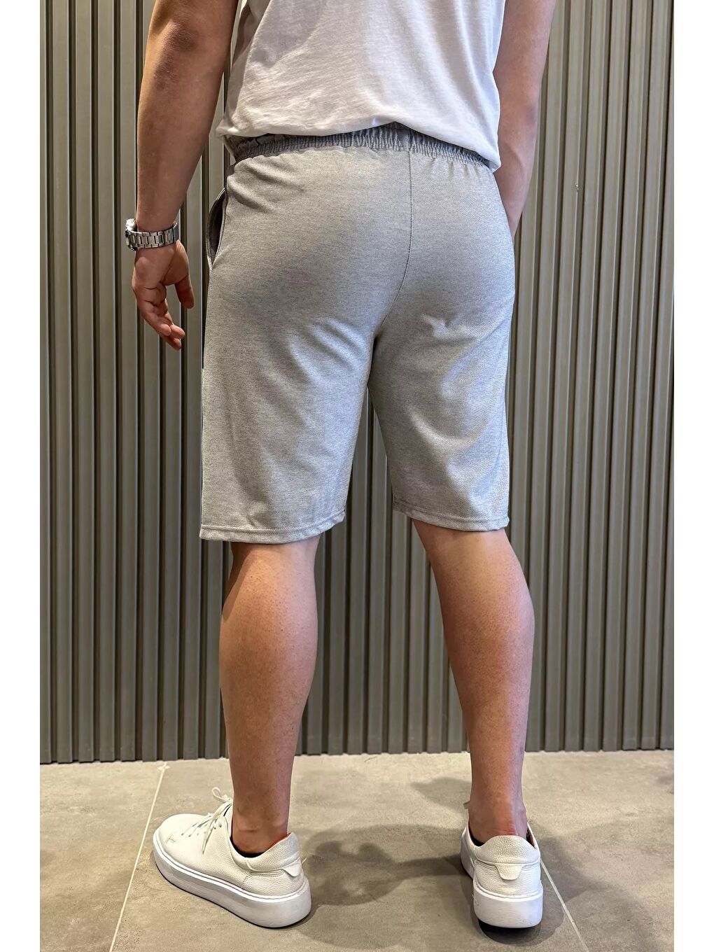 Gri Erkek Bel Bağcıklı Kendinden Desenli Cepli Şort-2