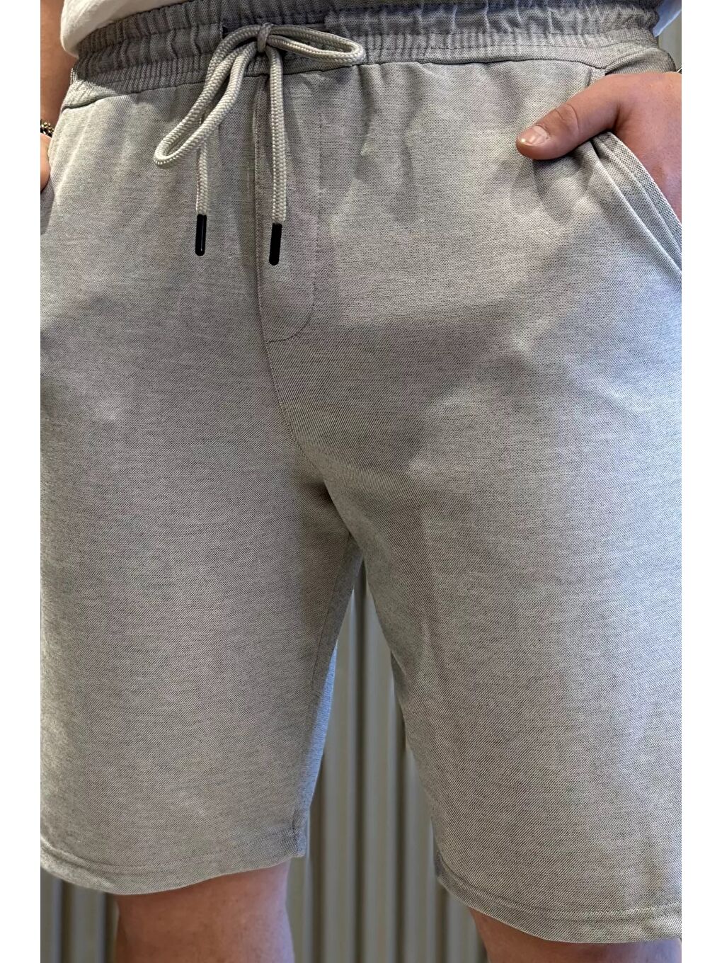Gri Erkek Bel Bağcıklı Kendinden Desenli Cepli Şort-3