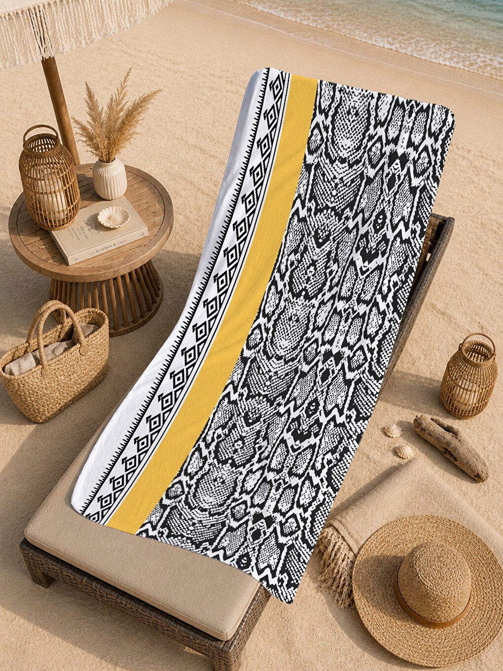 Sarı Şeritli Siyah Beyaz Etnik Desenli 70x150 Cm Dijital Baskılı Plaj Ve Banyo Havlusu-4