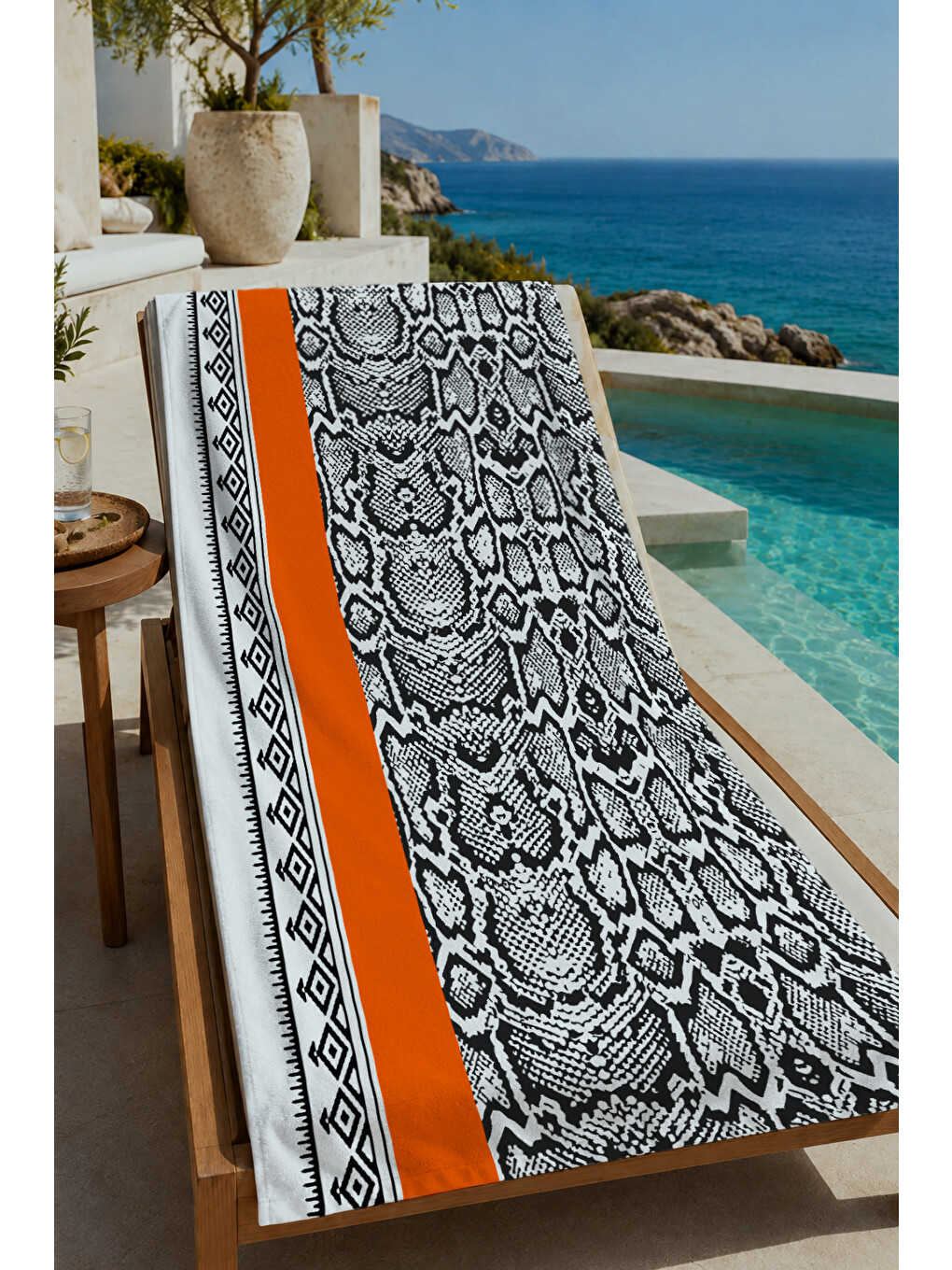 Turuncu Şeritli Siyah Beyaz Etnik Desenli 70x150 Cm Dijital Baskılı Plaj Ve Banyo Havlusu