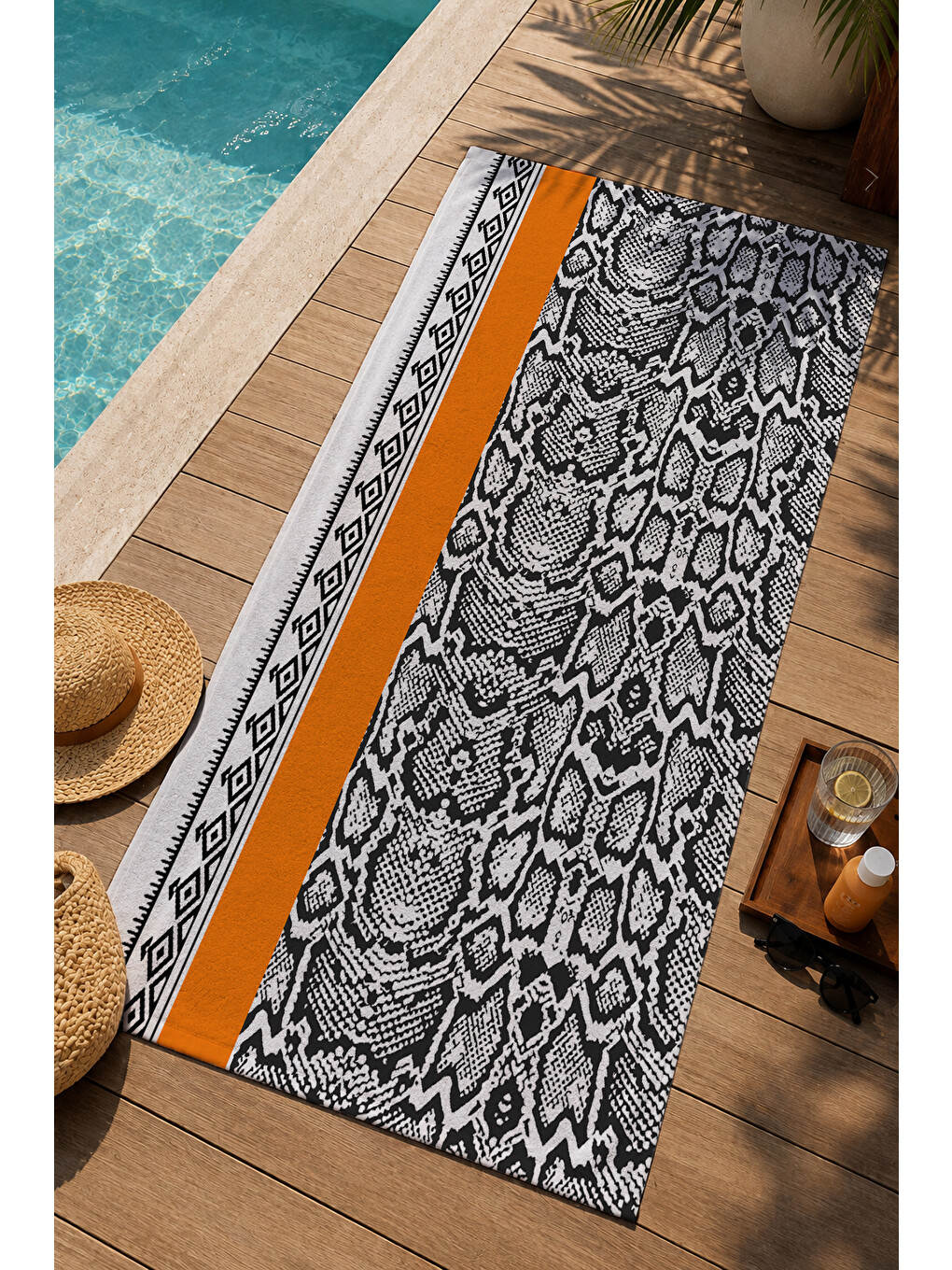Turuncu Şeritli Siyah Beyaz Etnik Desenli 70x150 Cm Dijital Baskılı Plaj Ve Banyo Havlusu-2
