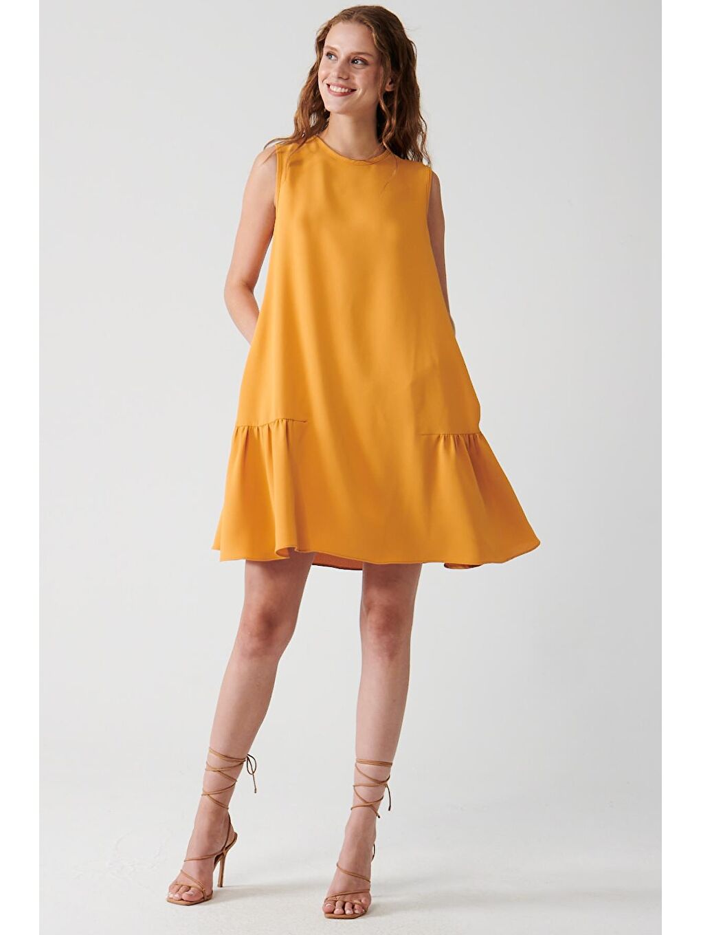 Sarı Muni Muni Sıfır Kollu Dökümlü Elbise-Hardal-1