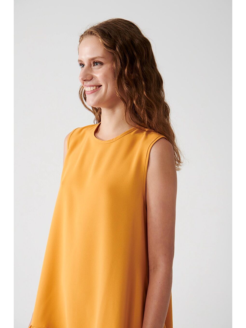 Sarı Muni Muni Sıfır Kollu Dökümlü Elbise-Hardal-2