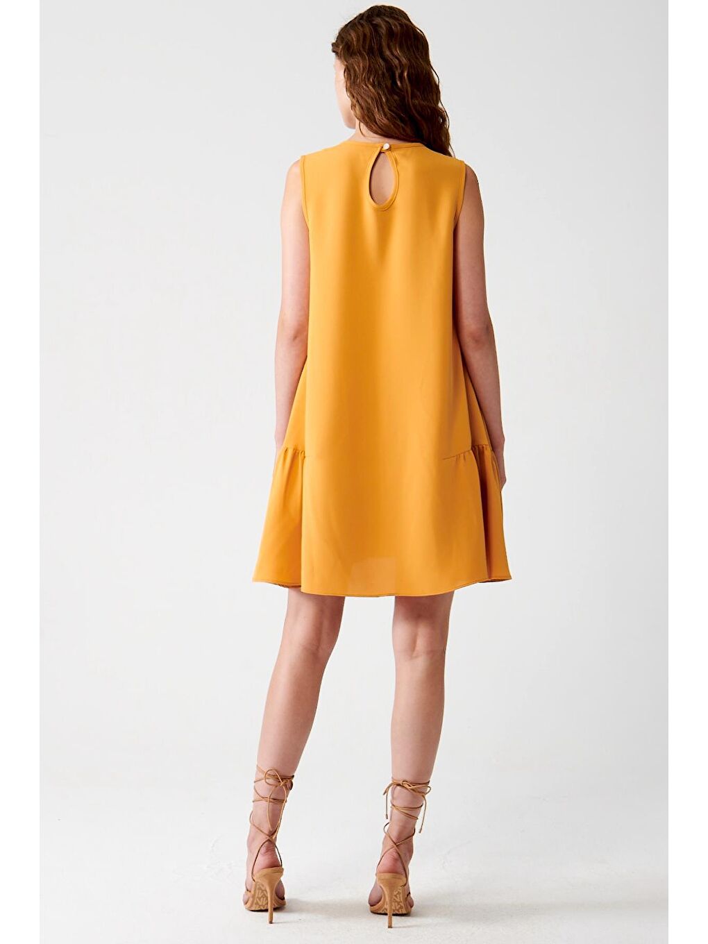 Sarı Muni Muni Sıfır Kollu Dökümlü Elbise-Hardal-3