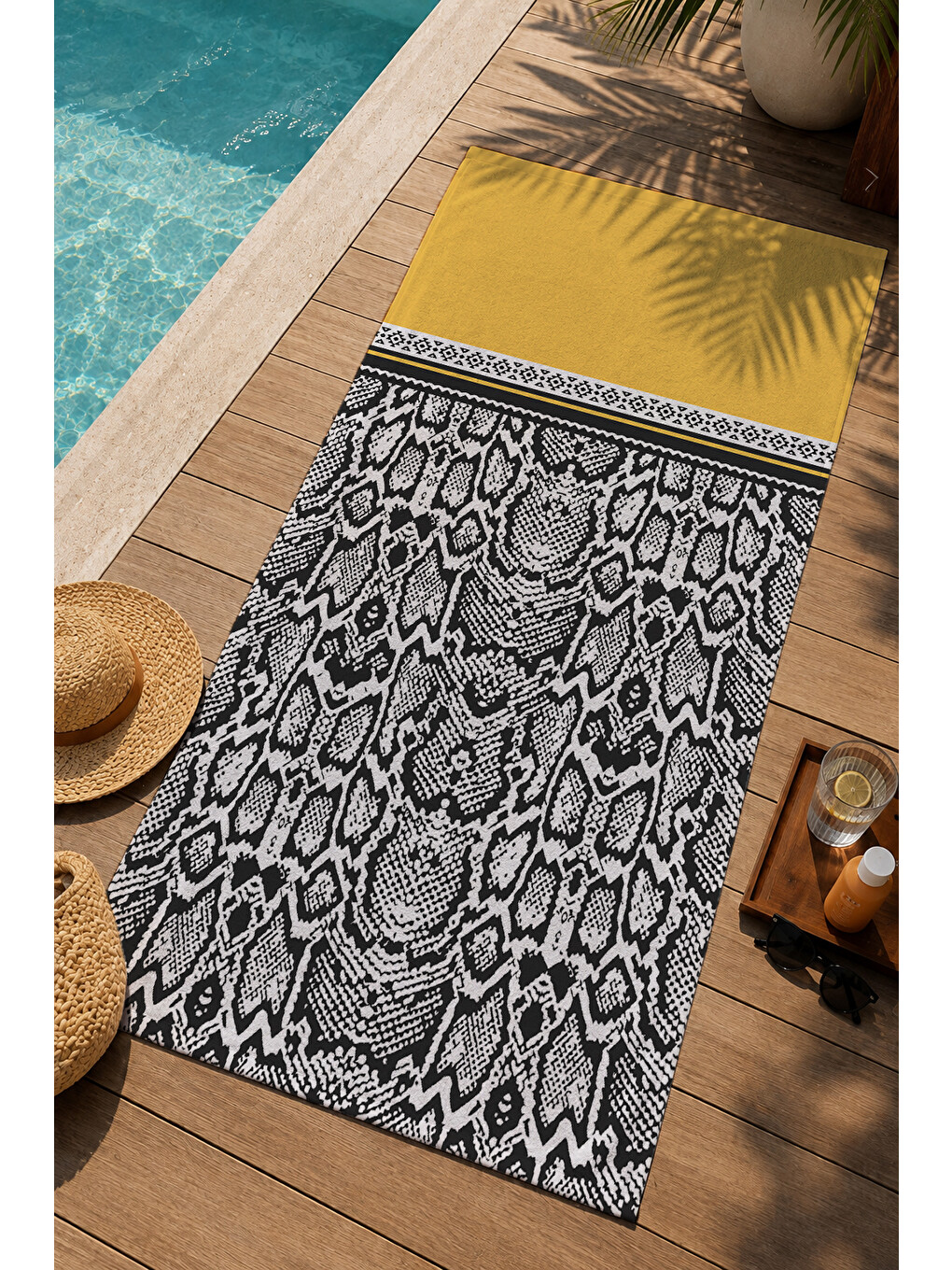 Sarı Siyah Beyaz Etnik Bordür Desenli 70x150 Cm Dijital Baskılı Plaj Ve Banyo Havlusu-1
