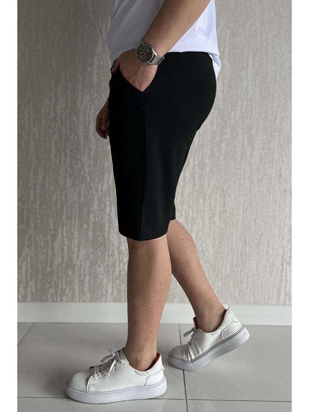 Siyah Erkek Bel Bağcıklı Kendinden Desenli Cepli Şort-1