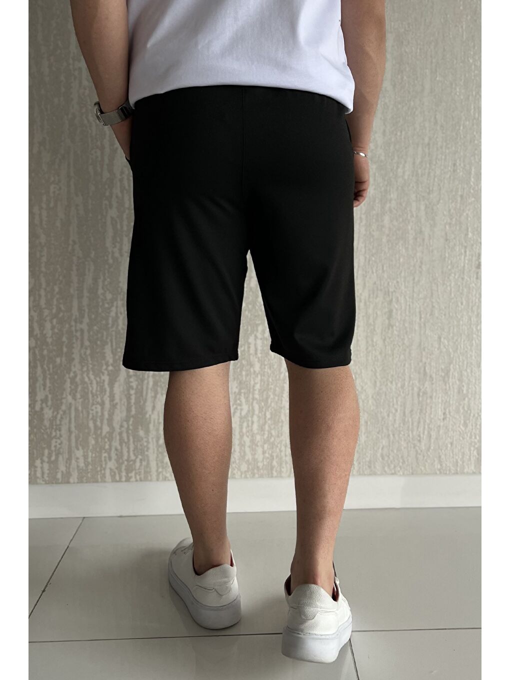 Siyah Erkek Bel Bağcıklı Kendinden Desenli Cepli Şort-2