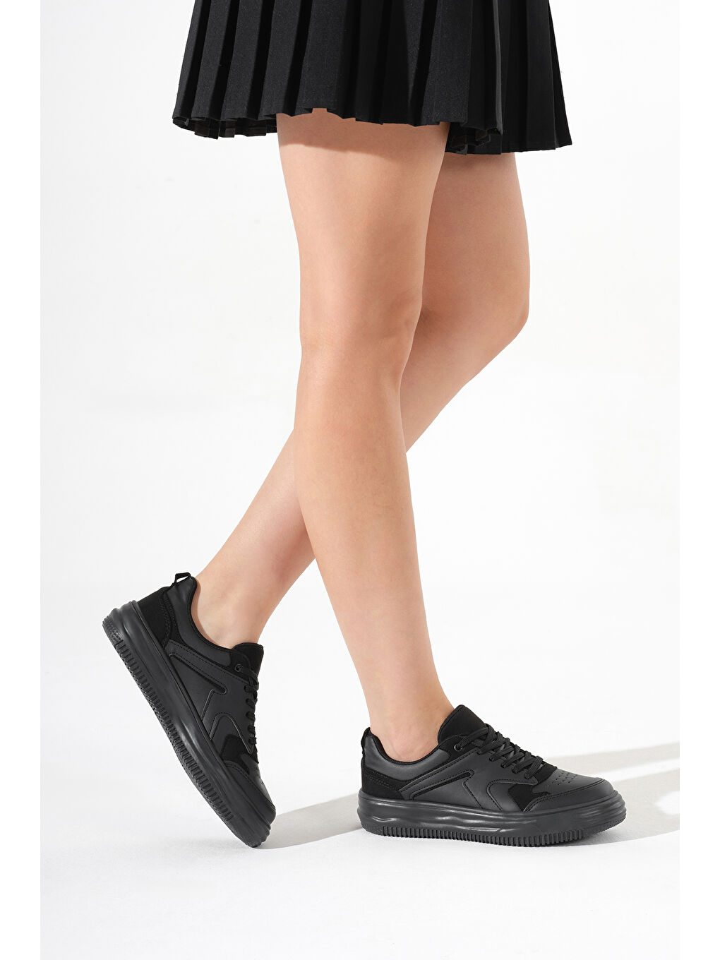 Kadın Siyah Termo Taban Bağcıklı Spor Ayakkabı-1