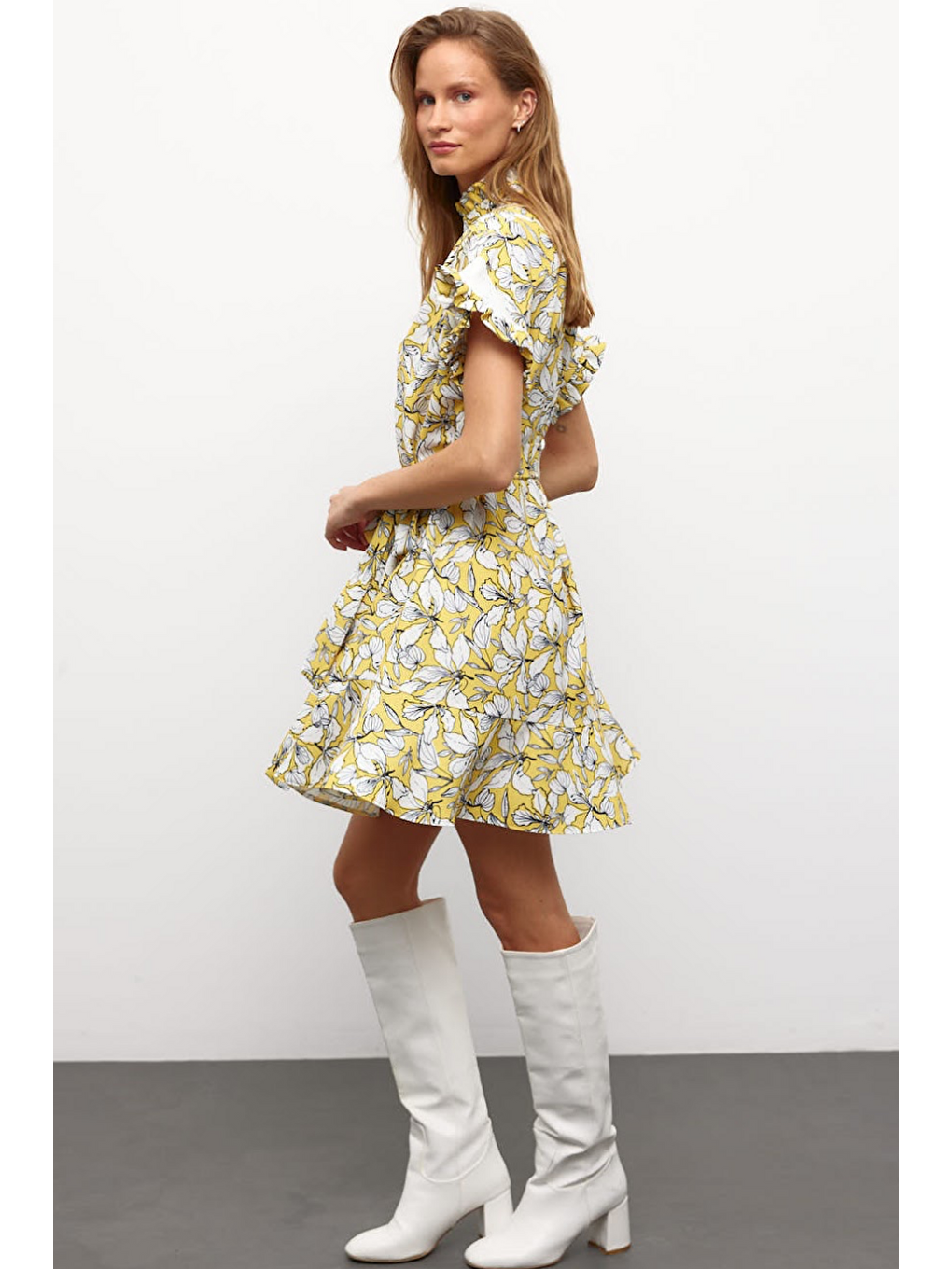 Muni Muni Baskılı Kısa Kollu Fırfır Detaylı Kuşaklı Elbise-Sarı-2