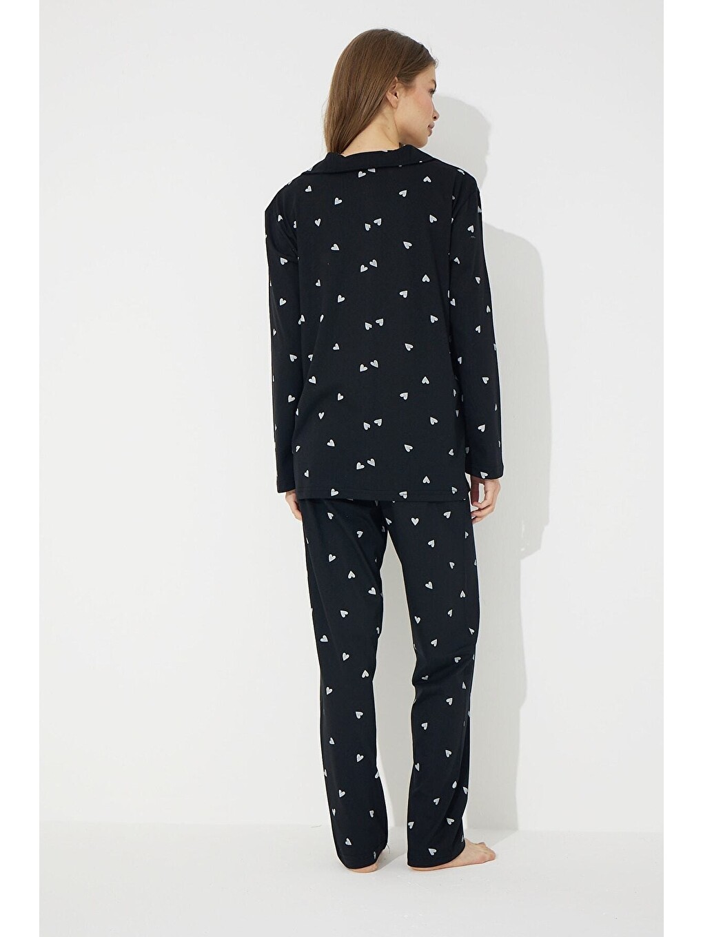 Karışık Siyah Beyaz Kalp Desenli Düğmeli Pijama Takımı-1