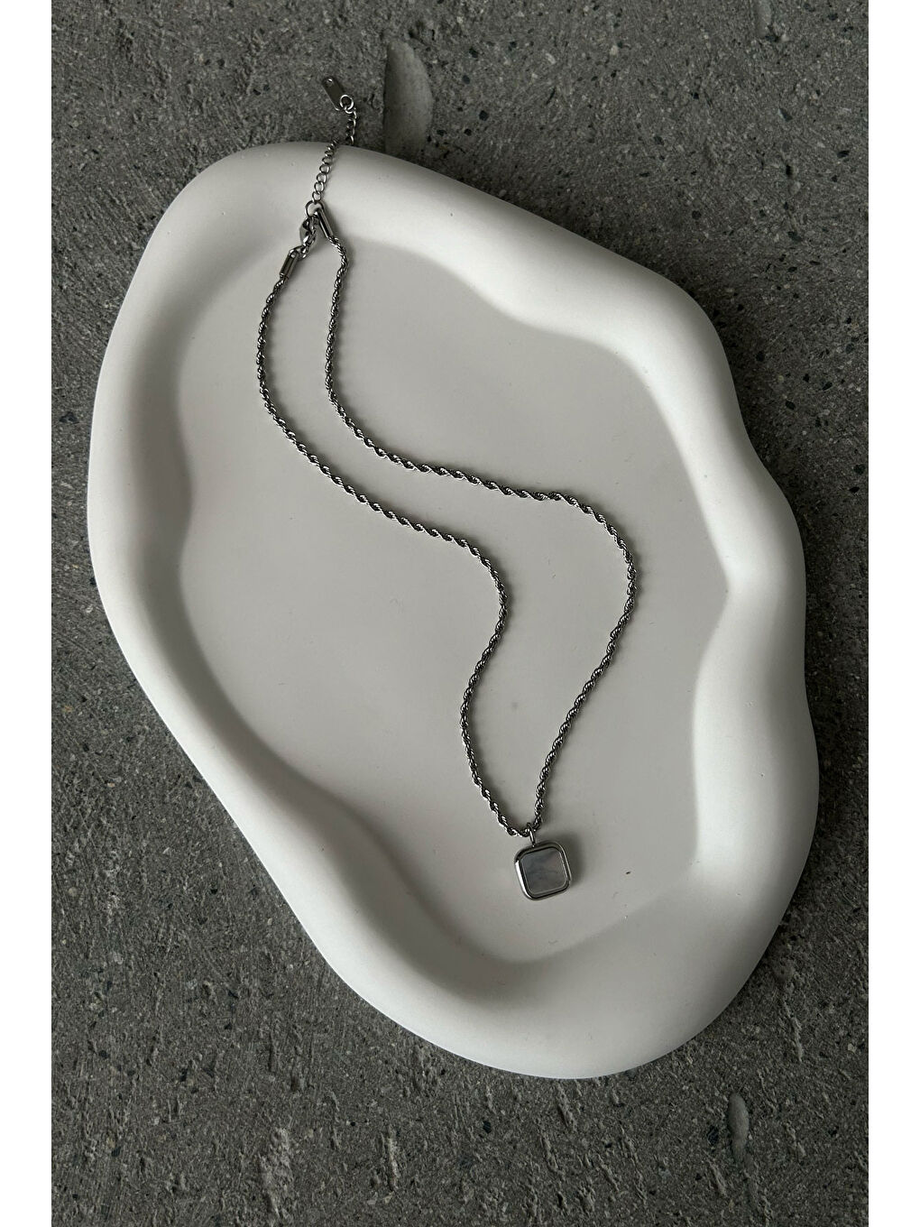 Gri Erkek Minimal Tasarım Kolye-2