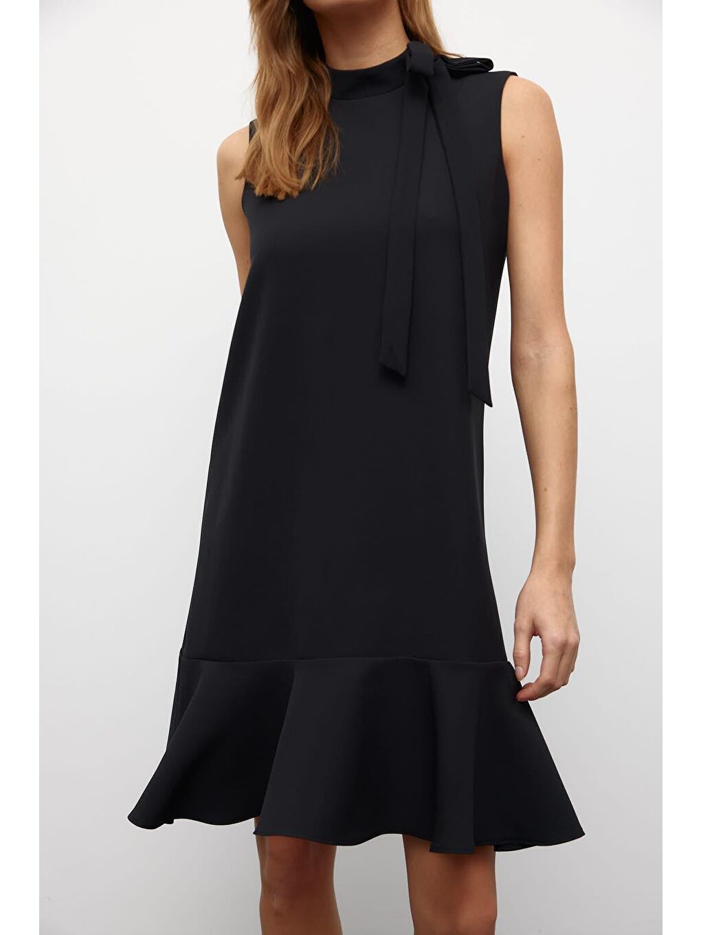 Muni Muni Düz Renk Yaka Detaylı Elbise-Siyah-1