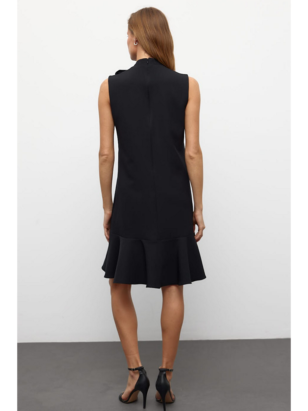 Muni Muni Düz Renk Yaka Detaylı Elbise-Siyah-4