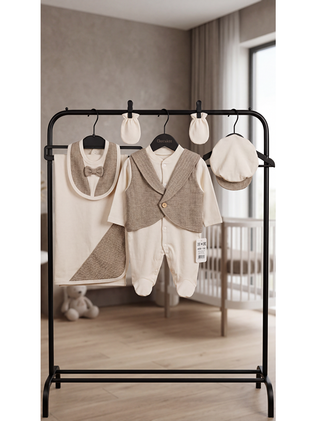 Bej Şal Yaka Yelekli Papyonlu 5'Lı Erkek Bebek Yenidoğan Takımı