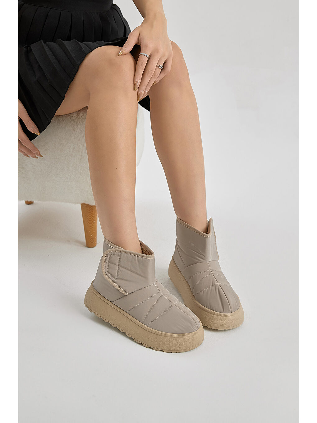 Kadın Bej Kalın Poli Taban İçi Kürklü Cırtlı Bot-1